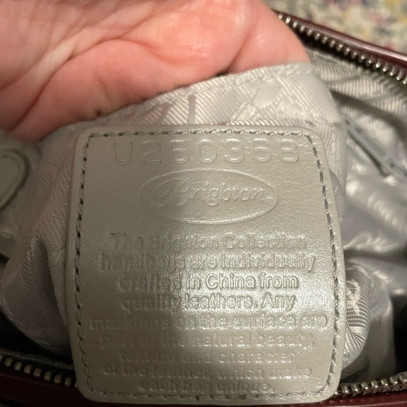 Maroon leather Brighton bag with dust cover and box 8”Hx 11.5”Wx 3.5”D - Picture 4 of 7